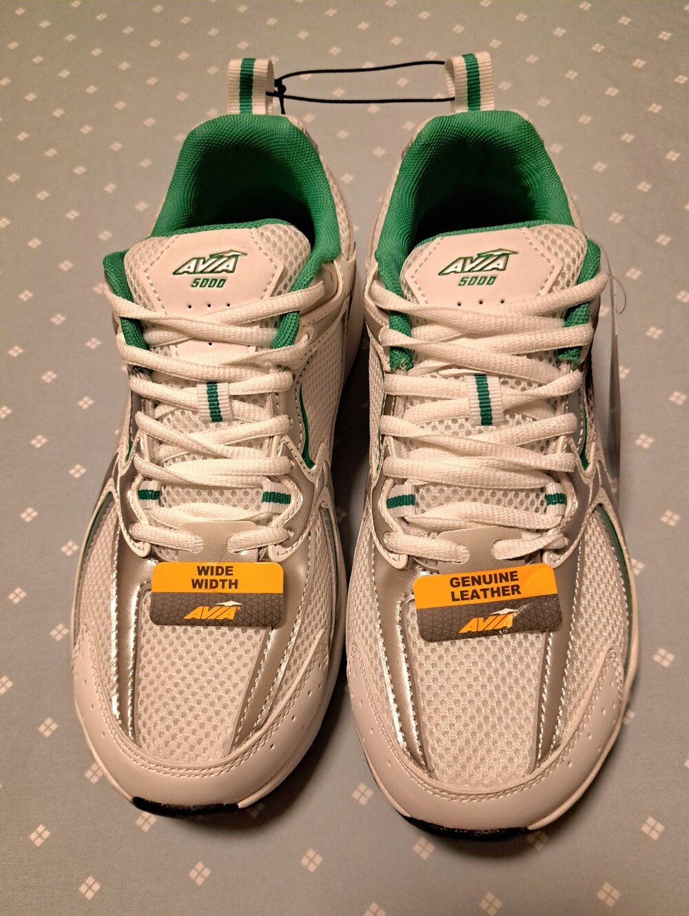 AVIA White LEATHER Running Shoe SNEAKERS brand new SIZES 8W & 9W